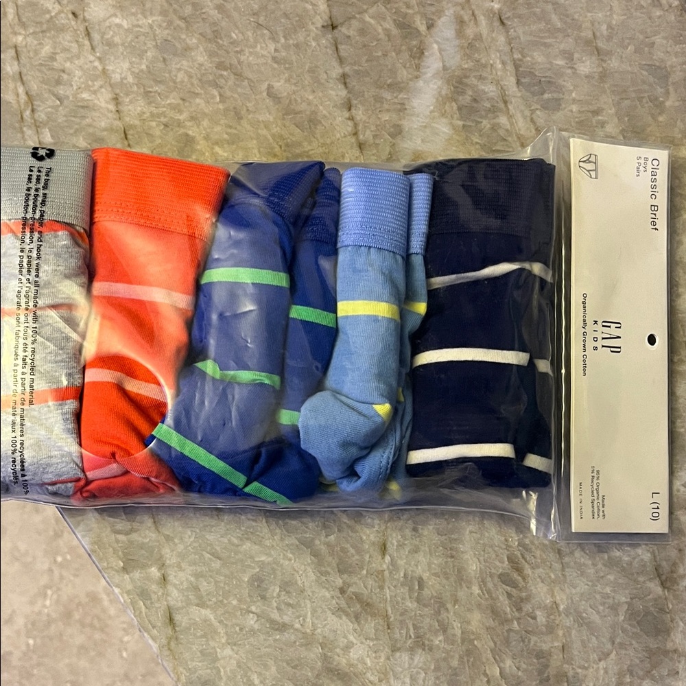 NWT! GAP Boys Briefs Set - pack of 5 size 10